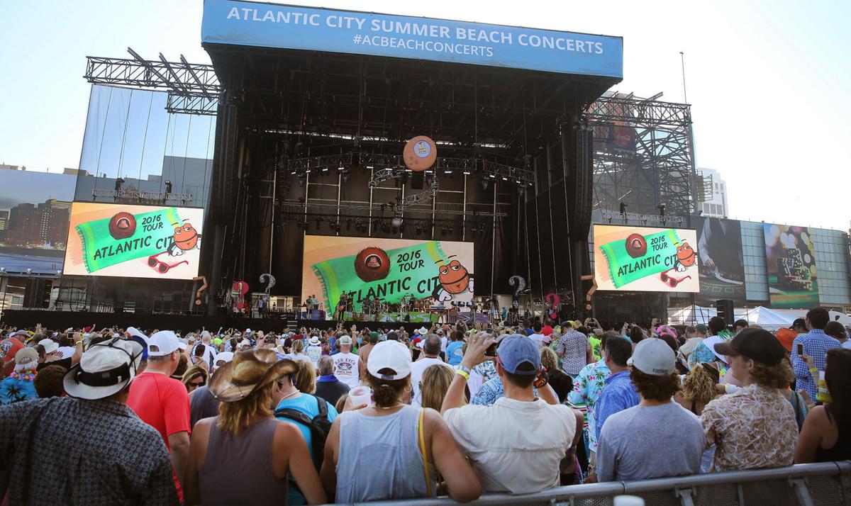 Jimmy Buffett concert late