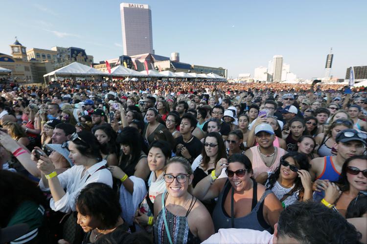 Atlantic City beach concert exceeds crowd size expectations