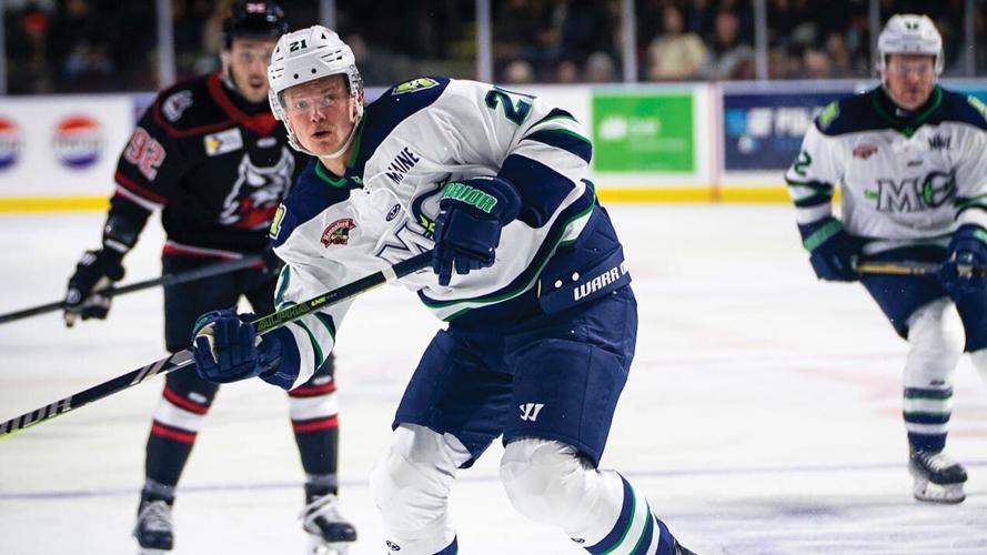 Mariners re-sign Hemstrom