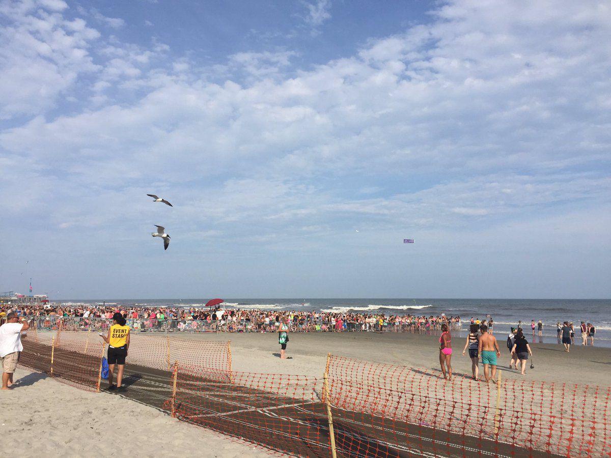 Pink beach concert in AC