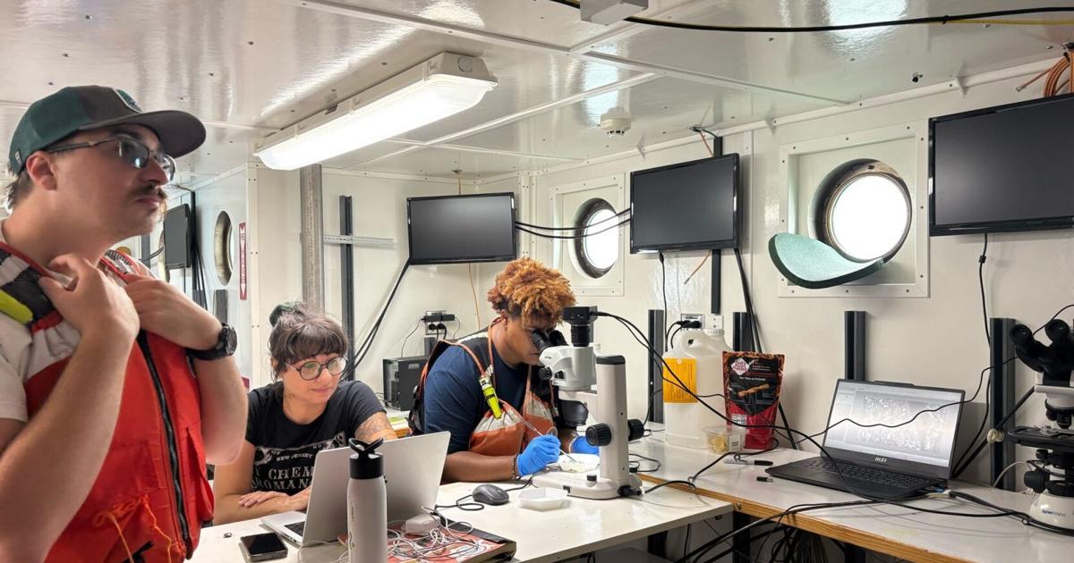 Stockton students study on a boat in Gulf of Mexico trip