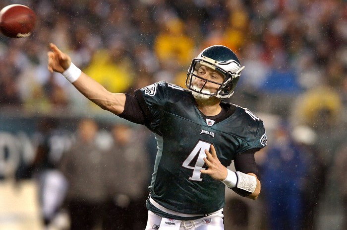 Analysis: Eagles Offense Was Cruising Before Vick's Quad Injury