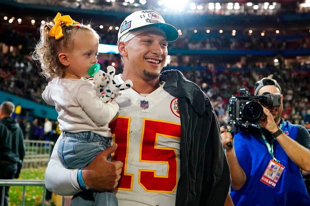 Kansas City Chiefs' Nick Allegretti, Wife Welcome Twins: Super Bowl Win