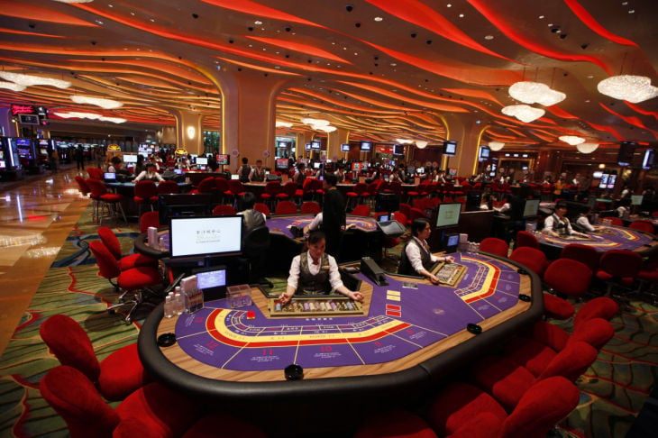 Las Vegas Sands Corp In Talks To Sell Sin City Casinos