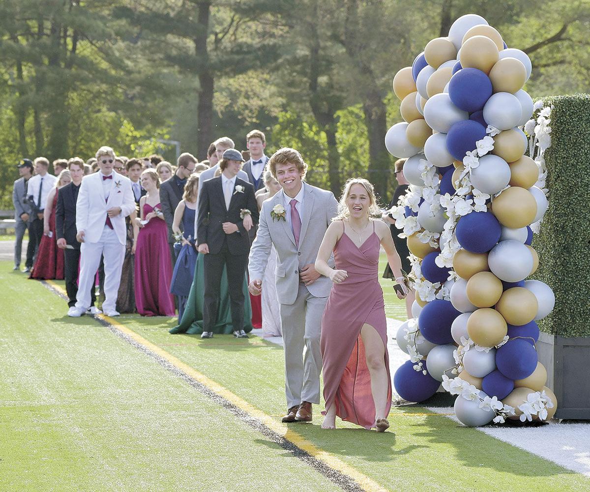 Centennial students step outside for prom