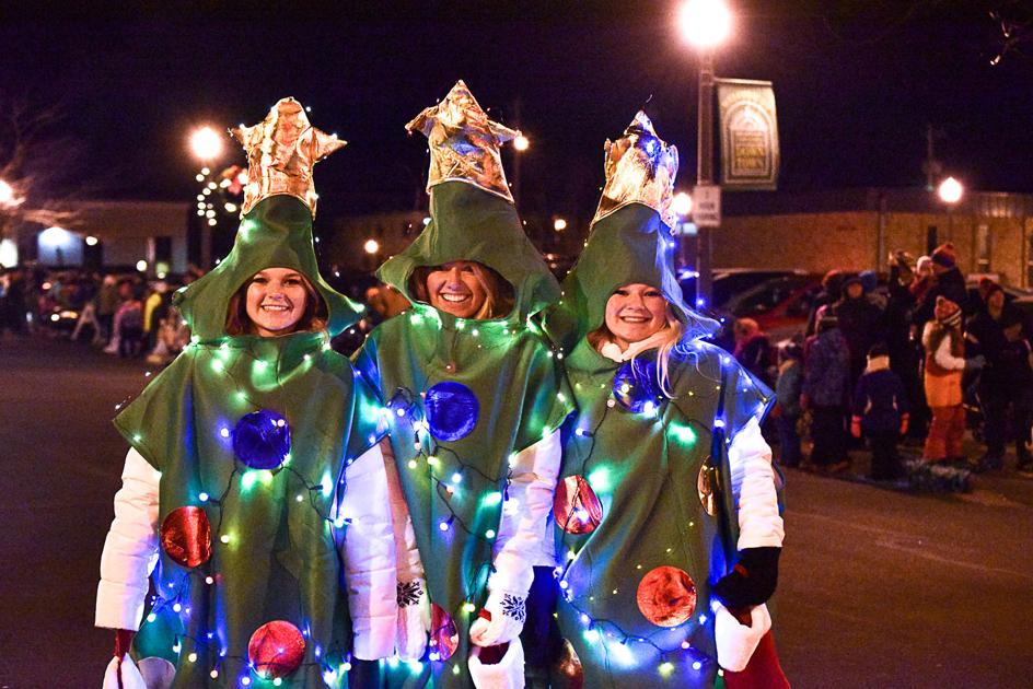 Stars come out for Cambridge's Snowflake Parade Isanti