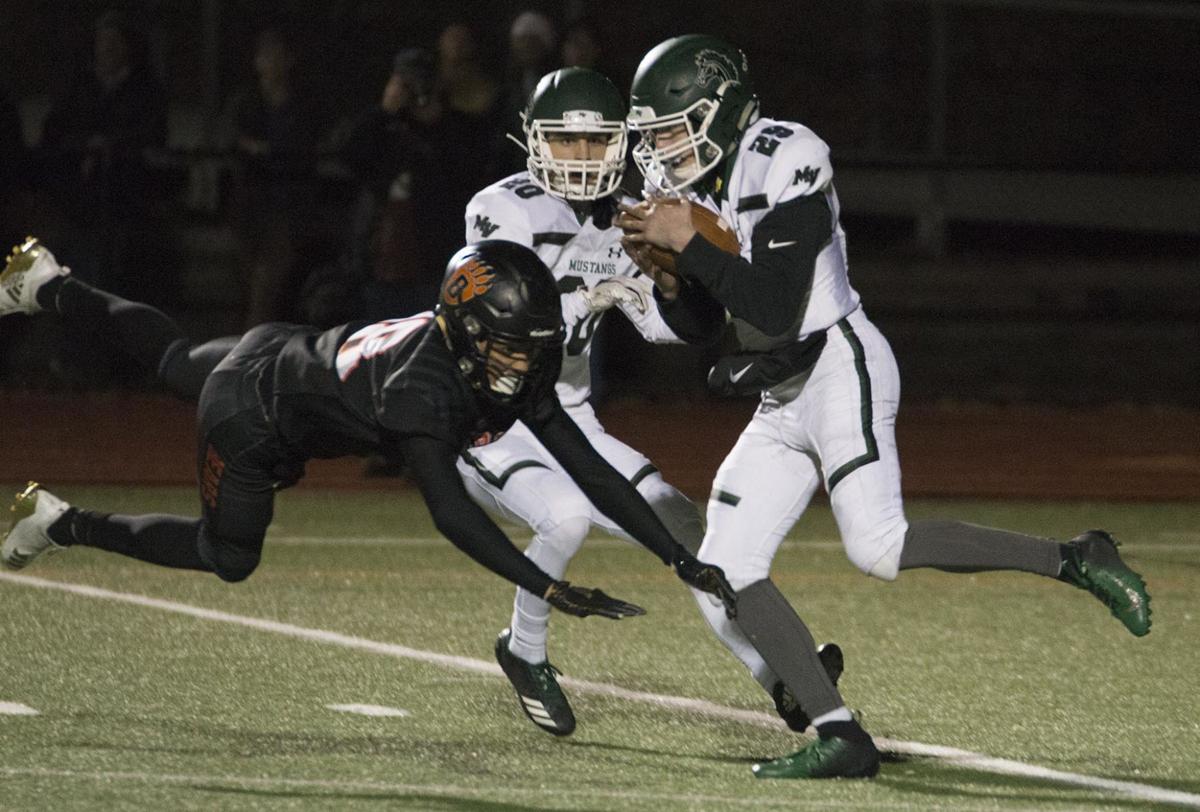 Football Mounds View Defense Shackles Bears 21 7 In Regular