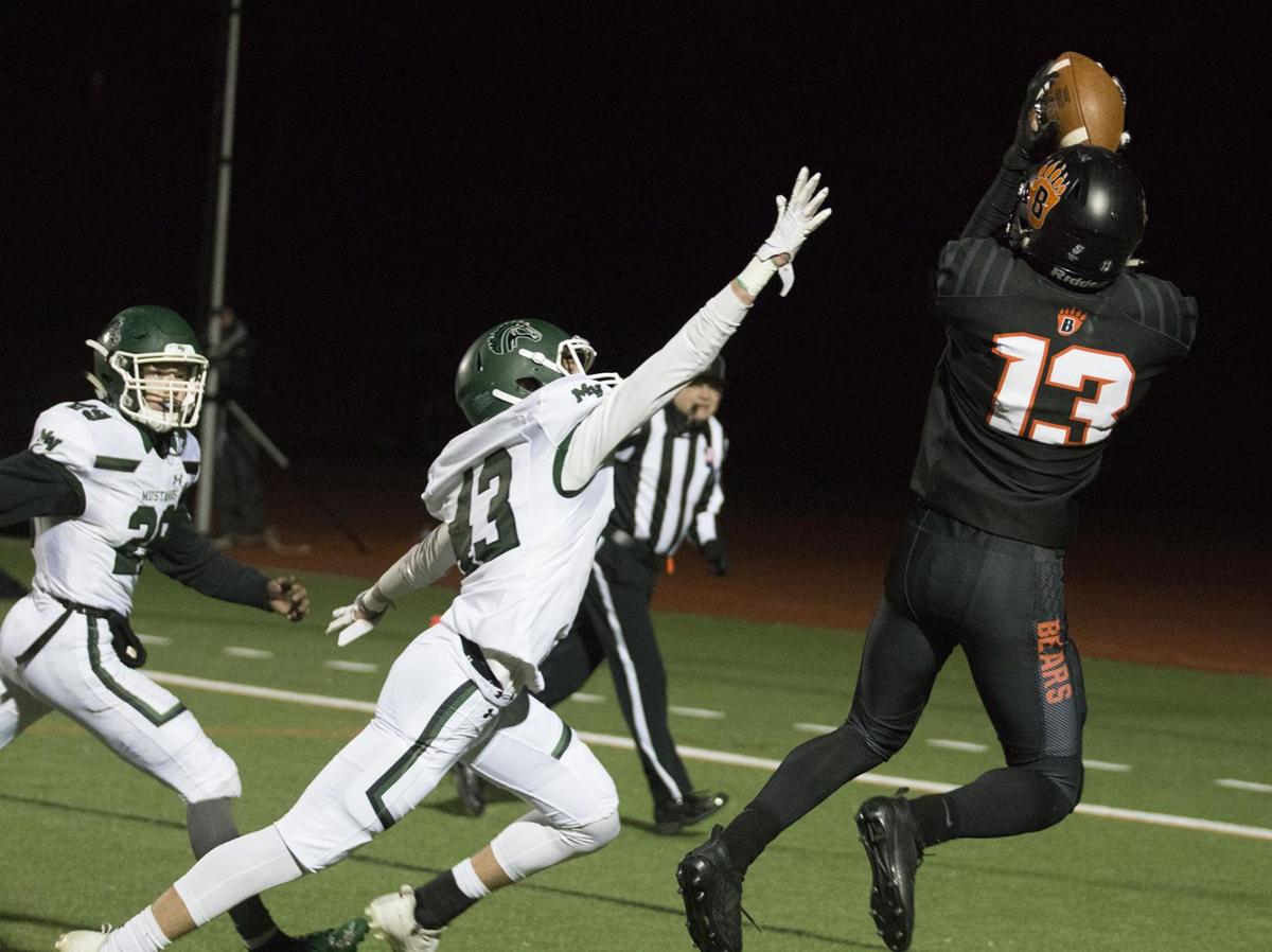 Football Mounds View Defense Shackles Bears 21 7 In Regular