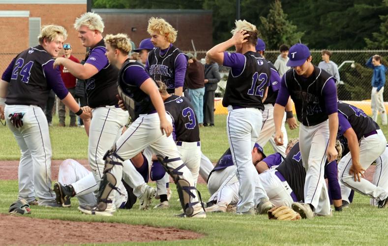 Ticonderoga scores 5 in 9th to defend C title