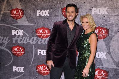 Luke Bryan cleans up at ACAs with 9 awards ...