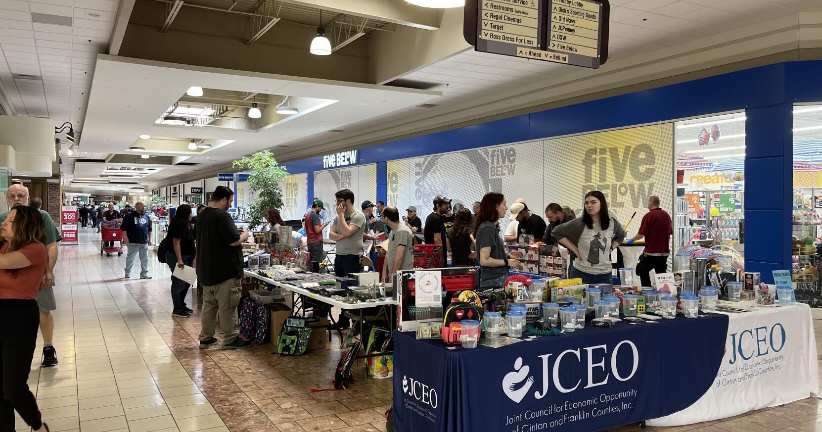 Collectible show raises money for Backpack program - Vimarsana News