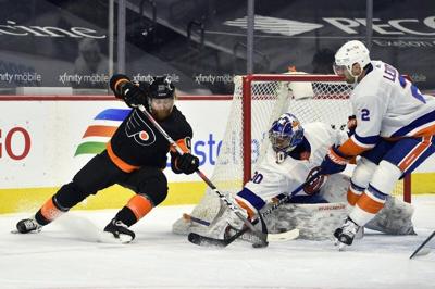 Farabee, Hayes lead Flyers to OT win over Islanders