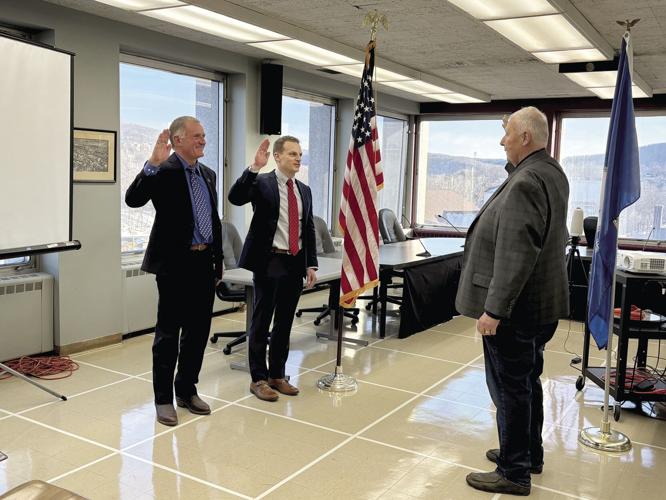 Naugatuck Mayor Pete Hess Swears in Police Physicians Community News