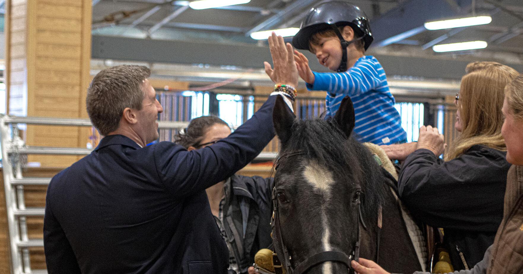 In Washington: Little Britches Therapeutic Riding Partners with Agriscience Academy - Vimarsana News