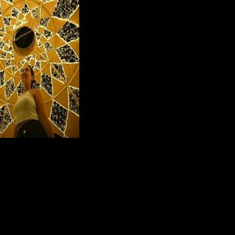 Fearing war, Venezuelans seek comfort in Christmas cheer