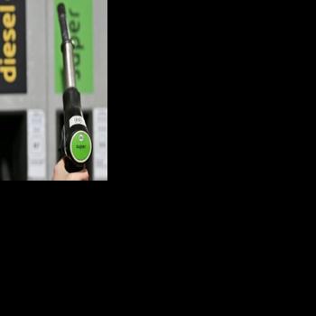 Oil tops $100 as Iran vows to keep Hormuz closed