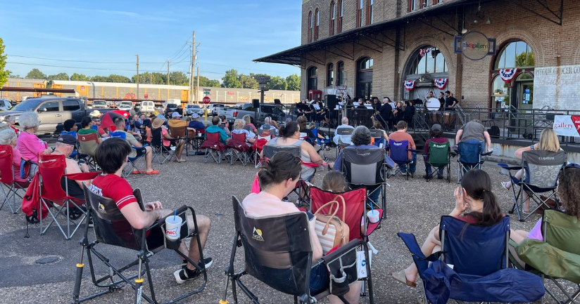 Texarkana Winds performs Celebrating America for Downtown Live