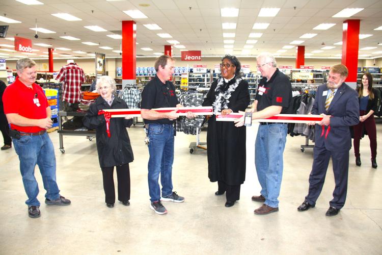 SLIDESHOW Rural King Bluefield Ribbon Cutting Gallery