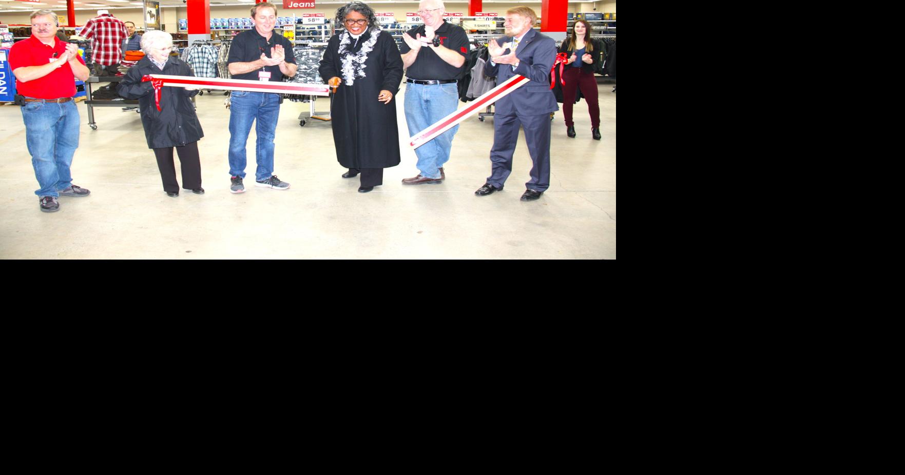 SLIDESHOW Rural King Bluefield Ribbon Cutting Gallery