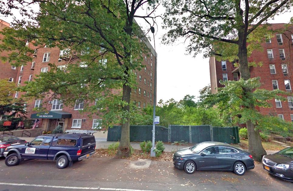Apartment proposed for Douglaston Pkwy.