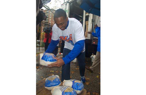 Mets lend a helping hand for Thanksgiving 1