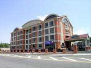 A Quiet Room With A View Comfort Inn Opens Alongside Maspeth Cemetery Queens Chronicle Central Mid Queens News