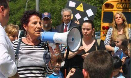 At PS 232, crossing can be quite risky | | qchron.com