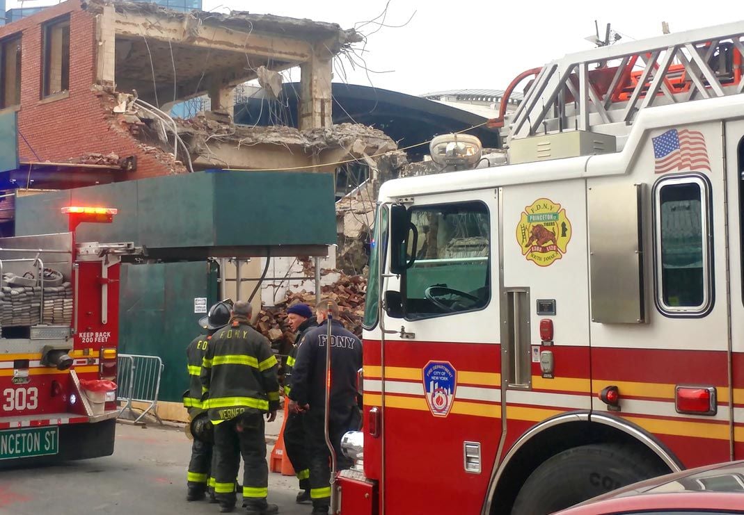 City, OSHA probing building collapse | | qchron.com