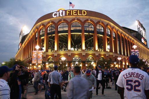 Mets fans take over Borough Hall for rally