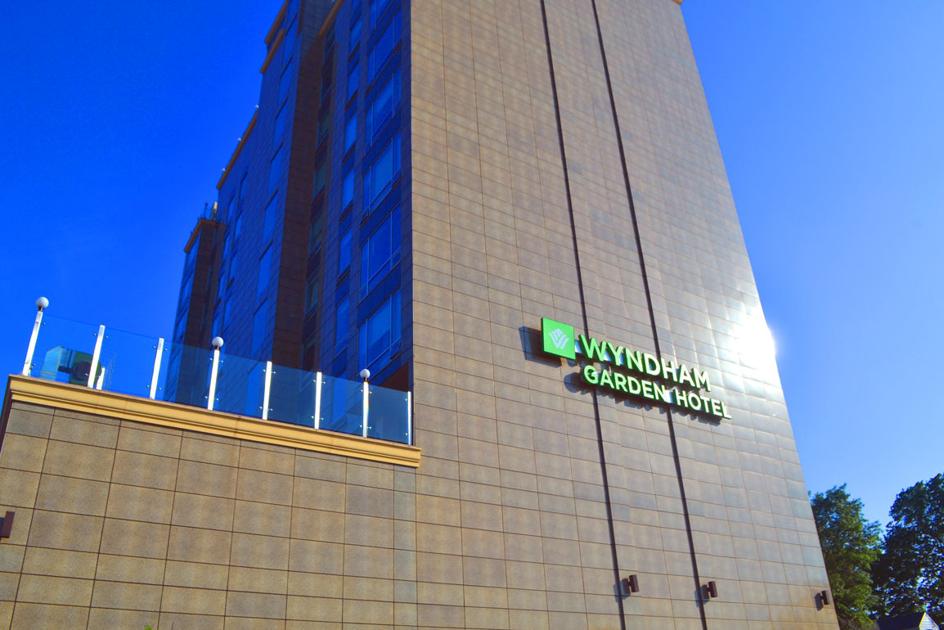 Hotel Wyndham Garden Laguardia South Queens Ny Booking Com