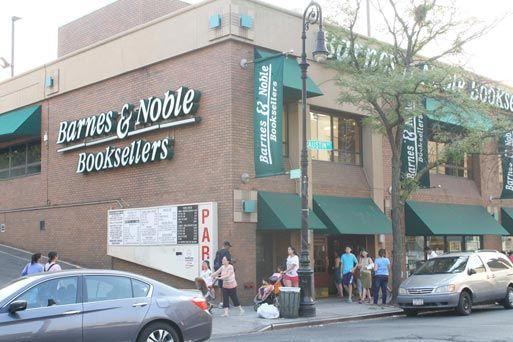 Forest Hills Eulogizes Barnes Amp Noble Store 1 Queens