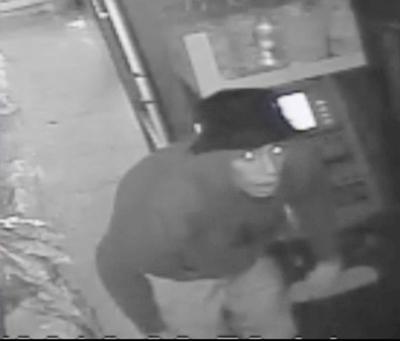 Cops hunt suspects in burglary spree | | qchron.com