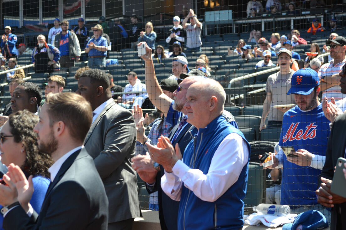 Mets unveil Tom Seaver statue, host home opener in Queens