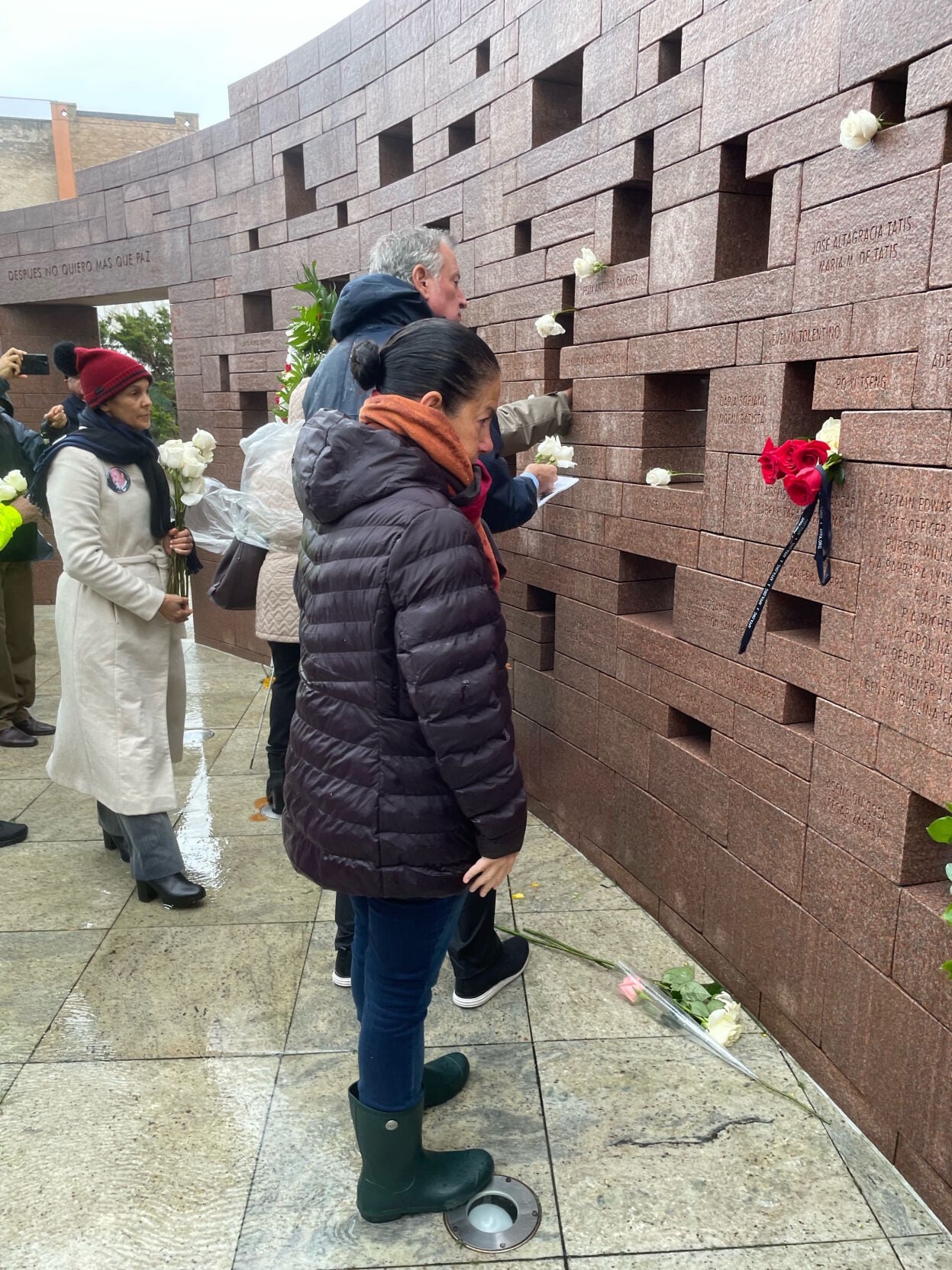 Marking the 20th anniversary of Flight 587 crash | | qchron.com
