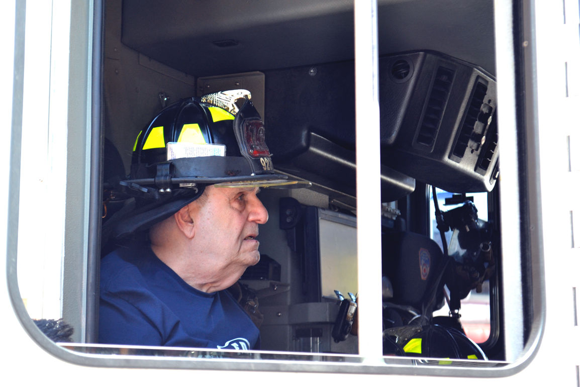 Yankees surprise former FDNY firefighter