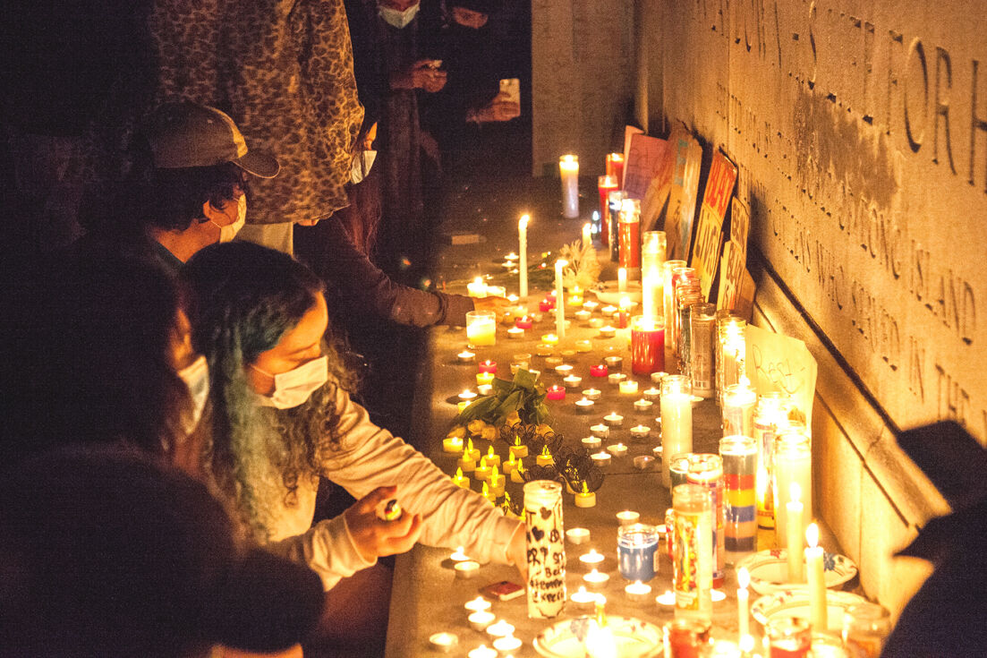 Astoria vigil draws crowd to the park 3