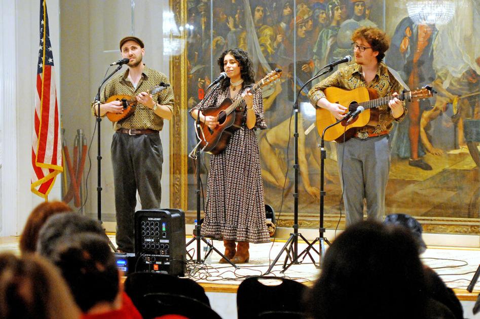 Italian concert delights Elmhurst