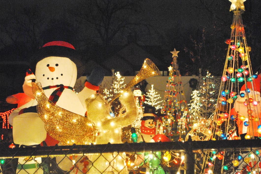 Christmas comes alive in South Ozone Park | | qchron.com