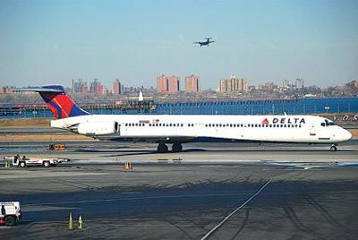 Delta Ditches Regular Md 88s At Laguardia Queenswide Qchron Com