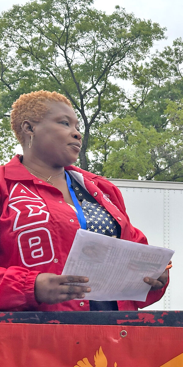 Naeisha Rolin The fallen honored at Rosedale parade | | qchron.com