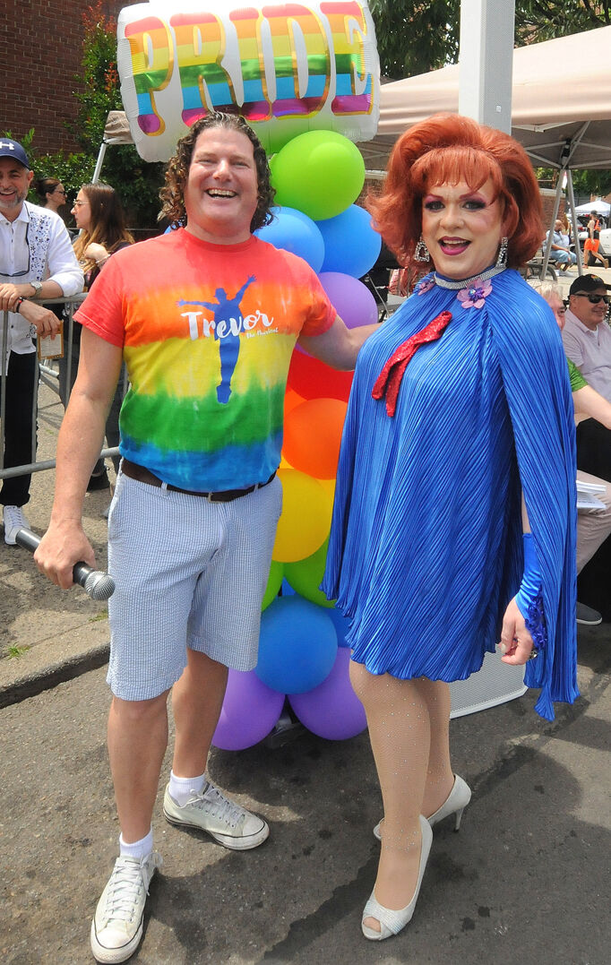 Smiles and shades abound at Queens Pride | | qchron.com