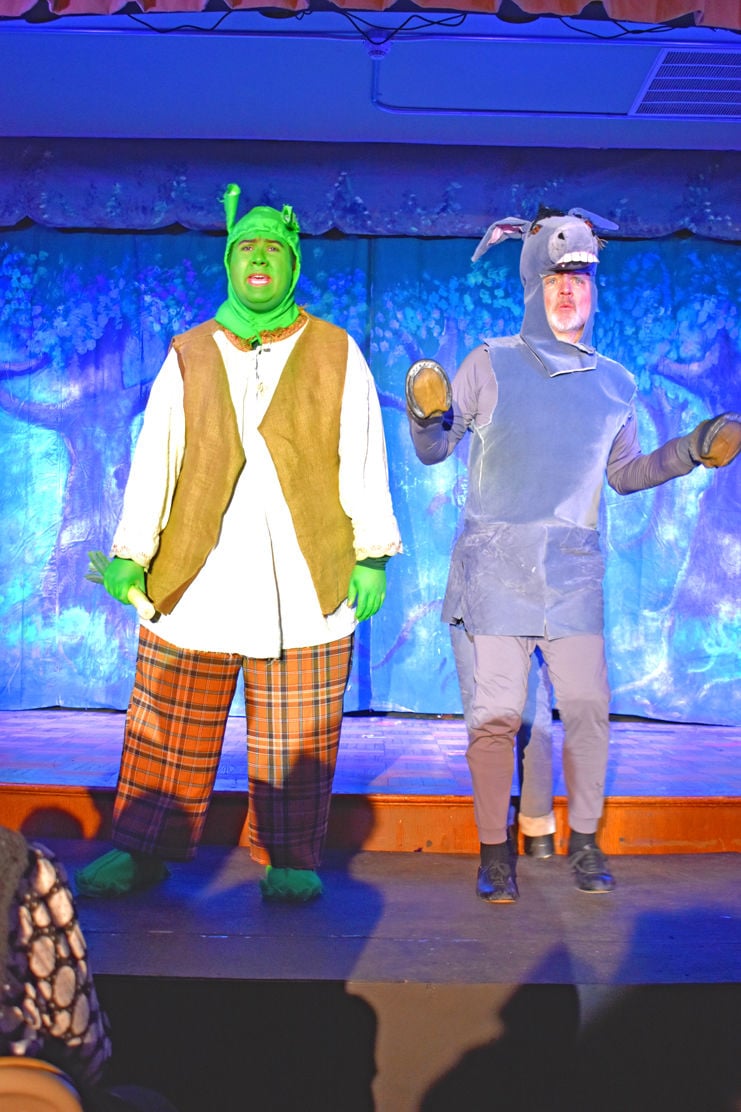 Beloved ‘Shrek’ delights the crowd — and the cast | | qchron.com