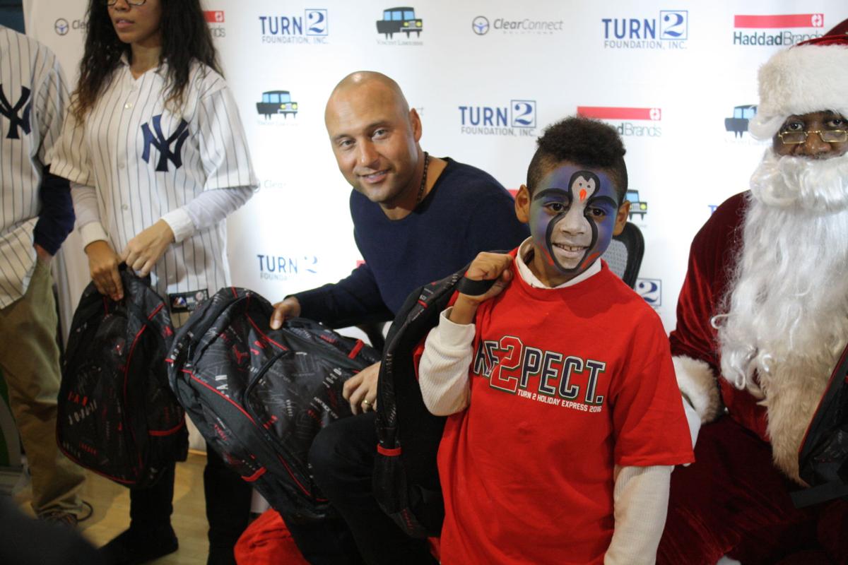 Derek Jeter surprises youth baseball players in Flushing