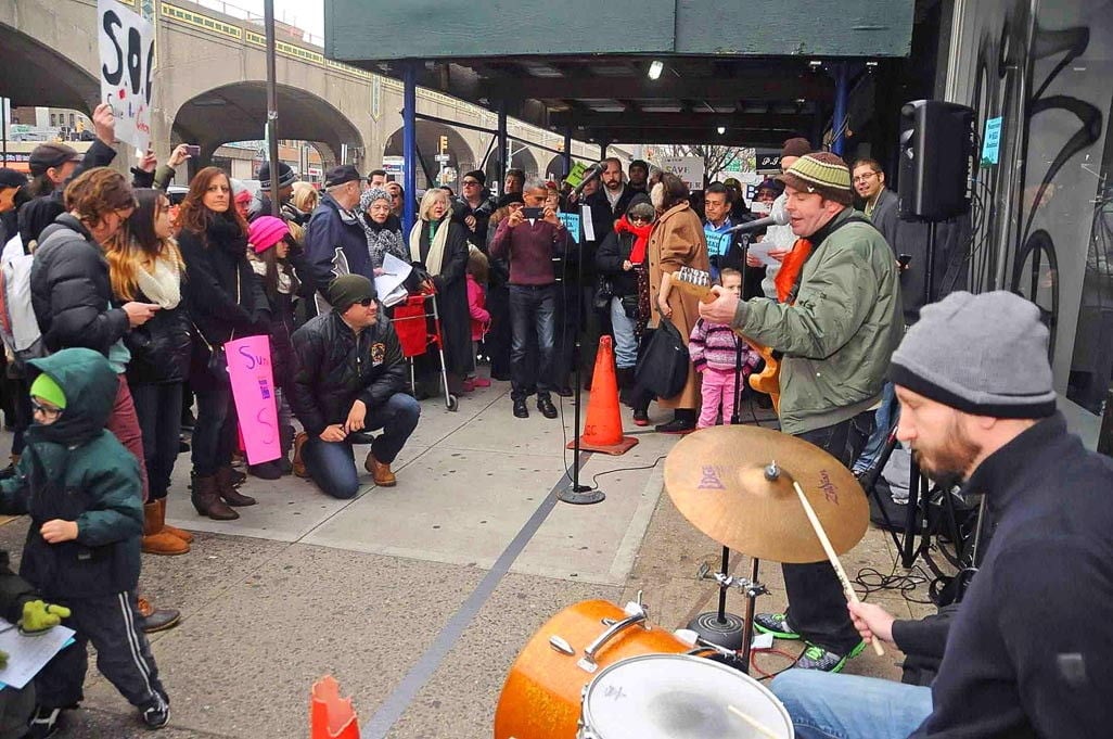 Community rallies behind cinema | | qchron.com