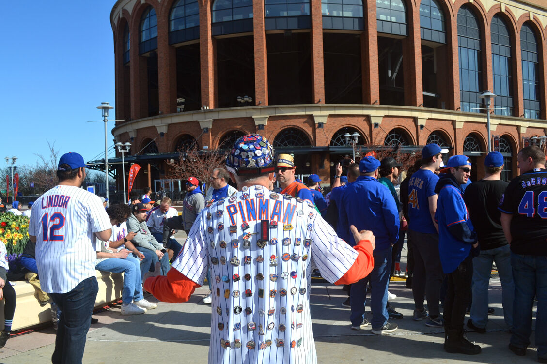 Tom Seaver's Statue Stands 10 Feet Tall. Just Like Seaver. - The