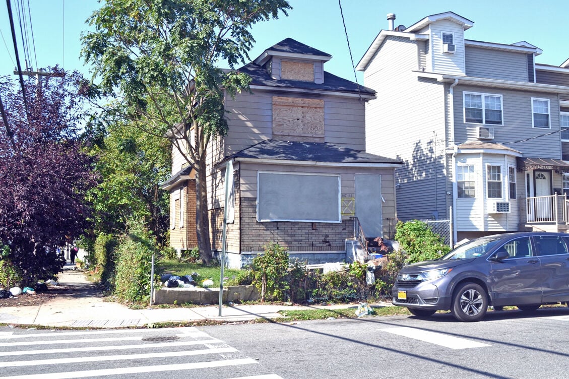 Abandoned Jamaica house still a mess 1