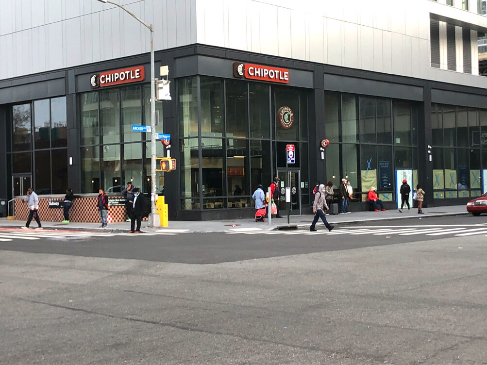 Chipotle opens new spot on Archer Ave.