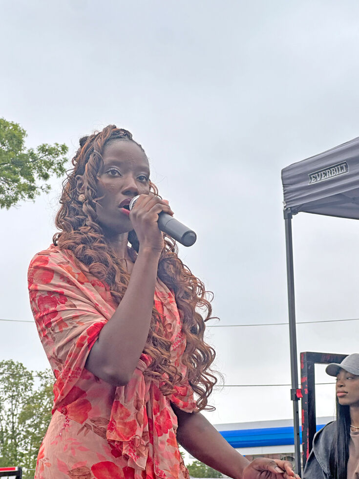 Naeisha Rolin The fallen honored at Rosedale parade | | qchron.com