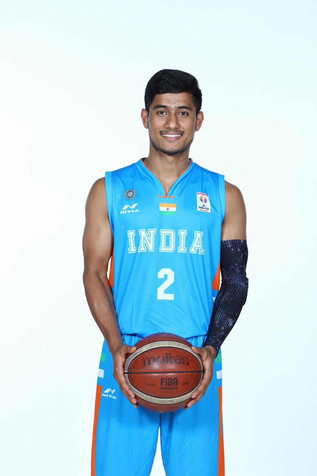 Recent Alleman Grad Makes India S National Basketball Team Basketball Qctimes Com Canotte e pantalaoncini modello swingman a prezzi mai visti. national basketball team