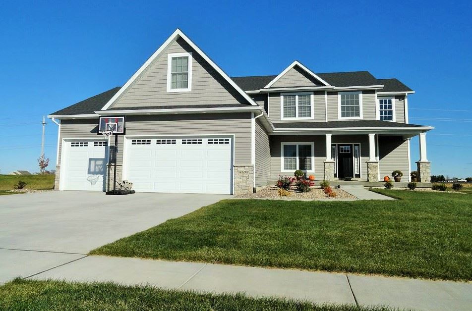 5 Bedroom Home in Bettendorf - $425,000